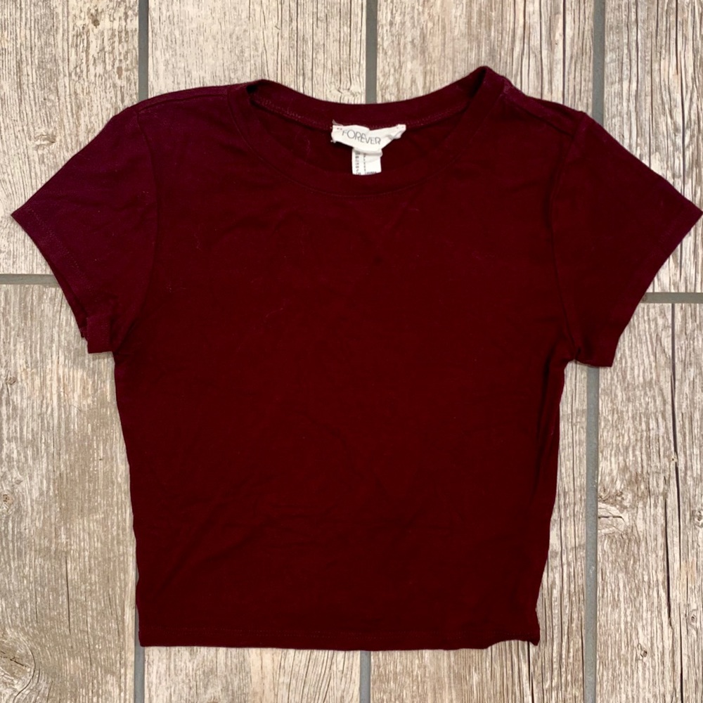 Form fitted maroon crop top